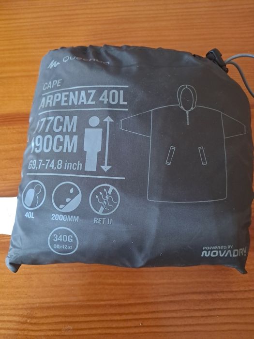 Poncho decatlon como novo