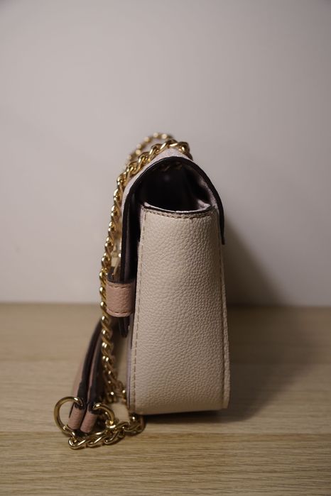 Mala Guess a tiracolo