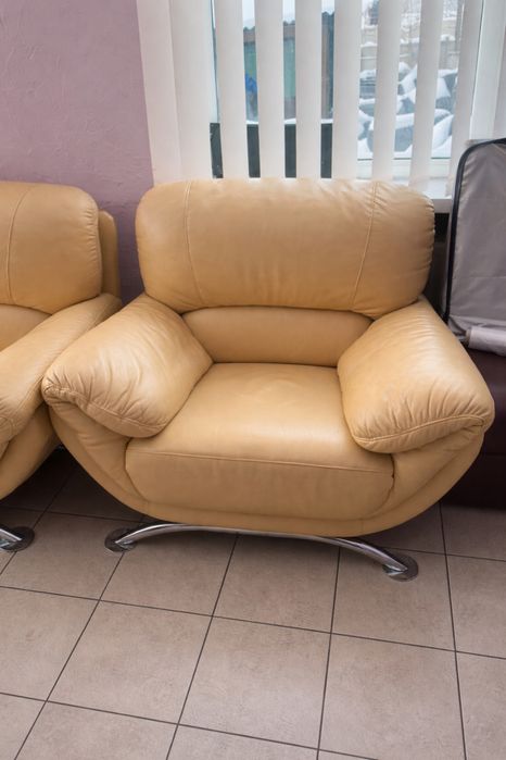 Продам срочно комплект кожаной мебели.