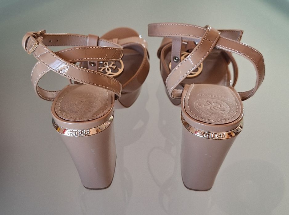 Sapatos bege (Guess)