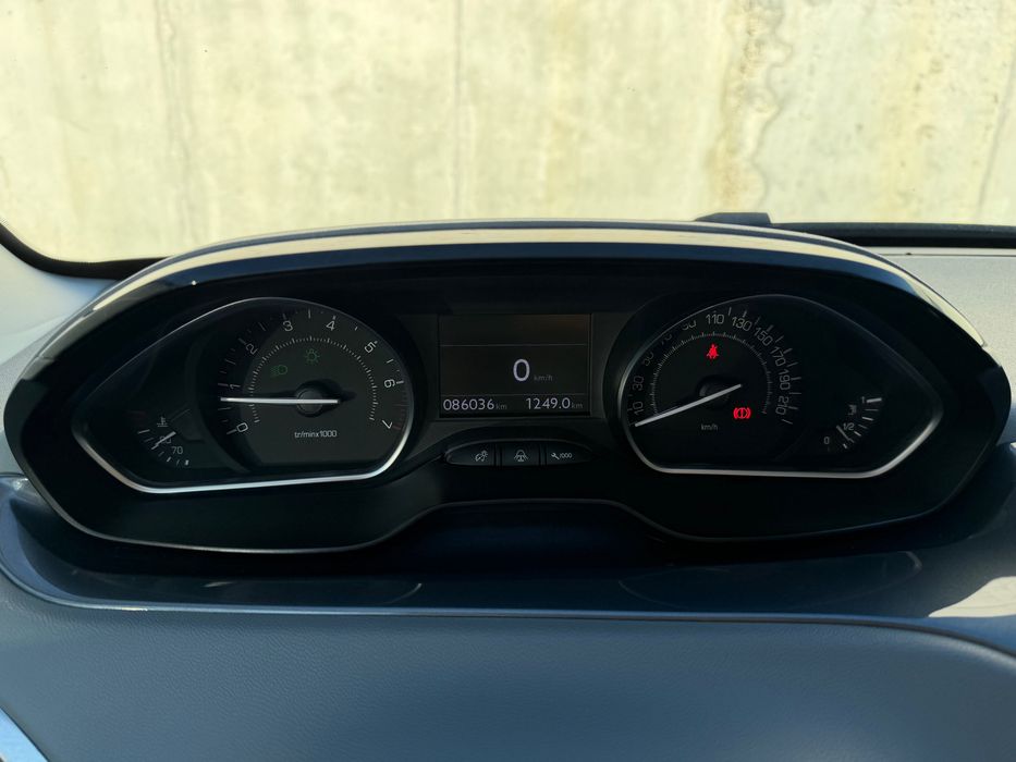 Peugeot 208 1.2vti