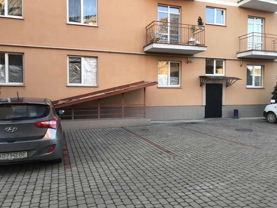 Оренда паркомісця в центрі Мукачева