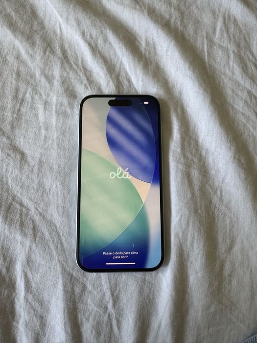 iPhone 15 128GB – Como Novo + Extras (17 capas incluídas)
