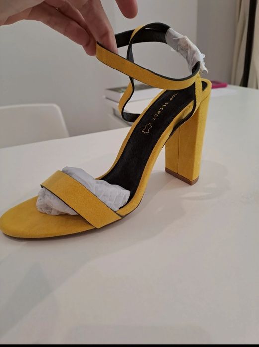 Sandałki na słupku. Top Secret