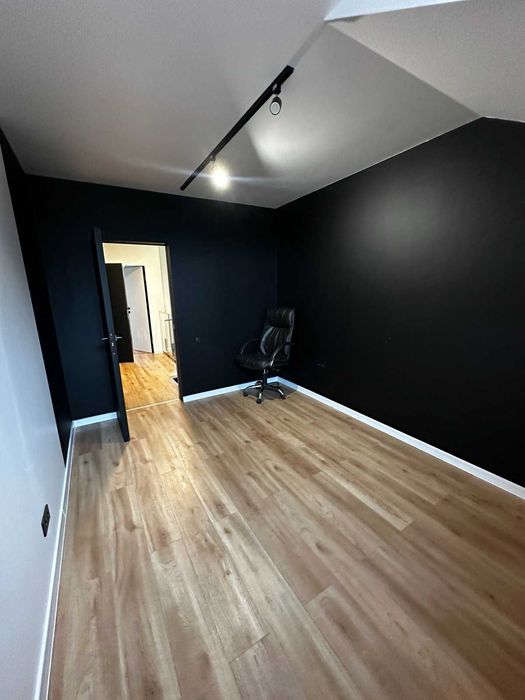 Продається сучасний котедж в м. Тячів