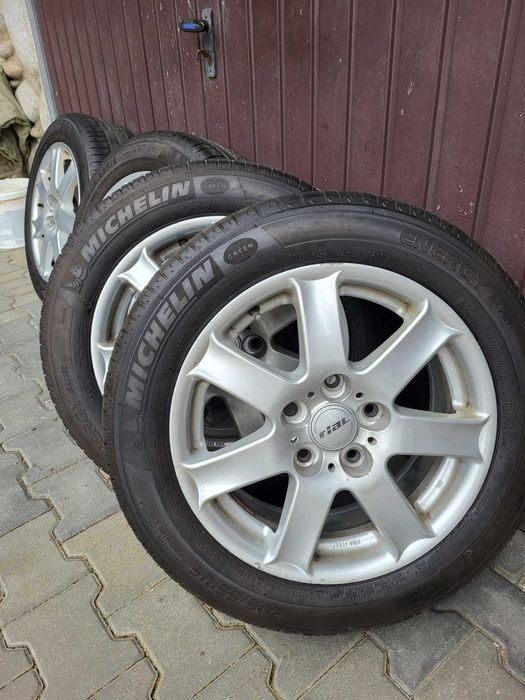 aluminiowe felgi z oponami z BMW michelin alufelgi