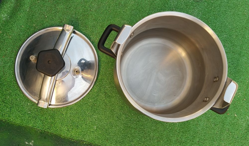 Panela de pressão NORTINOX 8 litros.