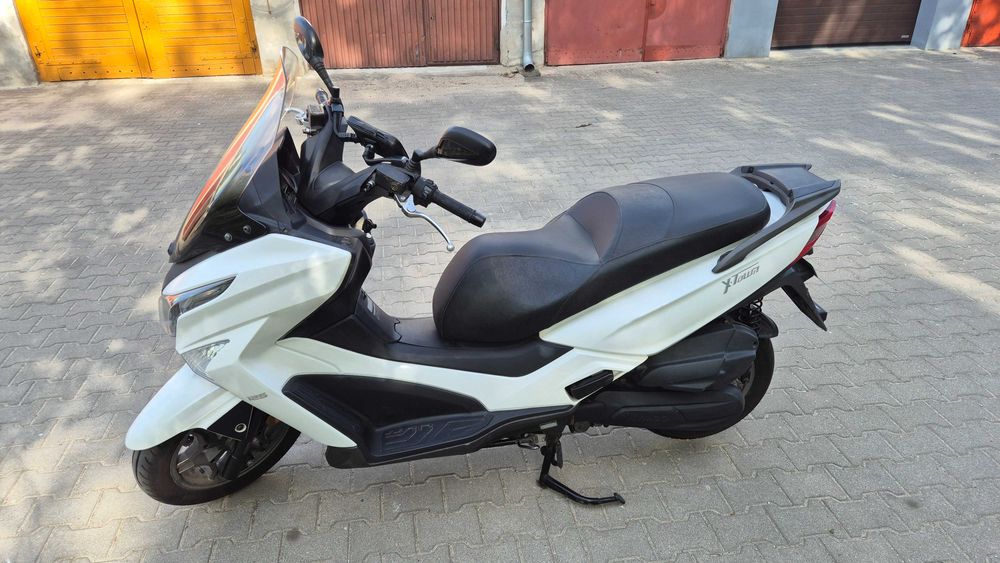 Kymco X-Town. 125 cm3 • 13 KM