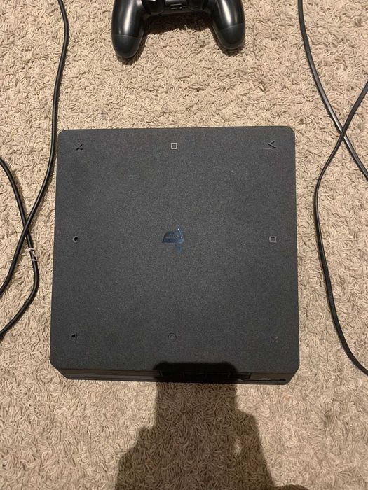 Ps4 slim ótimo estado com 7 jogos recentes incluídos