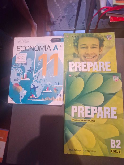 Livros do 11º Ano de Escolaridade - Colégio Alfacoop