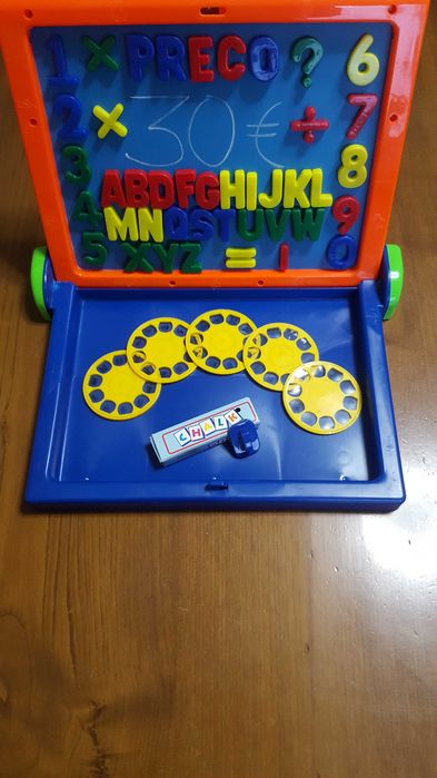 Quadro de giz, de marcador, com ímanes e projeção de imagens Criança