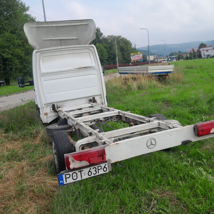 Mecedes, rama pod zabudowę, pomoc drogową.