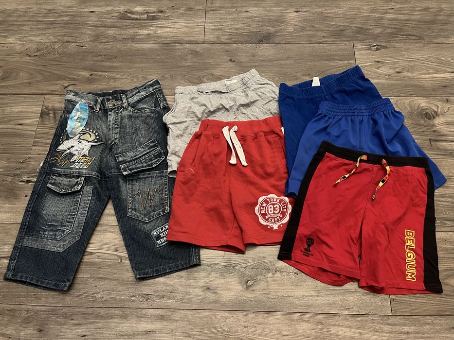 Zestaw ubran dla chlopca o rozmiarach od 122 do 140.