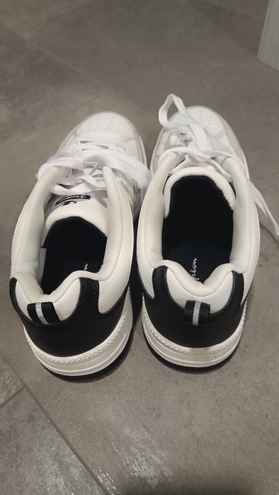 Buty młodzieżowe Champion r. 38