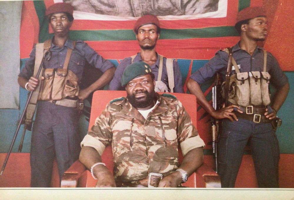 Revista 'UNITA - JITA, A Guerra Robinsons, de José Manuel Barata Feyo - Lisboa 1984