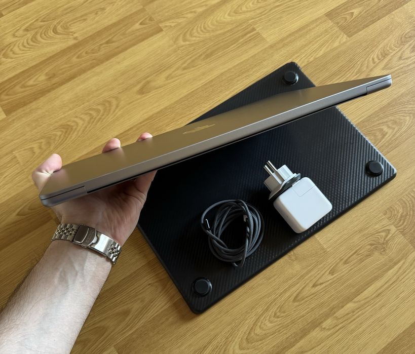 MacBook air 15 m2 8/256 2023 (73 цикли, 98% батарея)