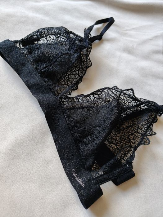 Calvin Klein biustonosz czarny z koronką M 38. Czarny stanik paseczki