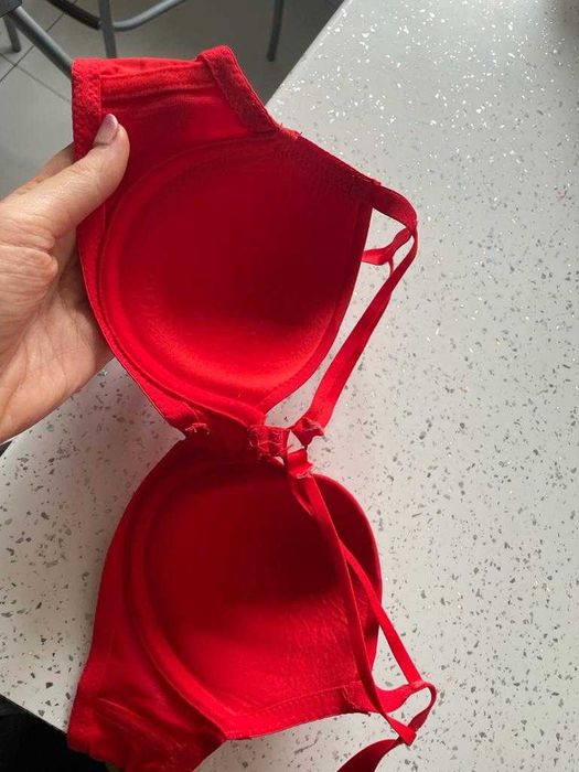 Piękny , sexy biustonosz Asos , strapsy paski roz 75C