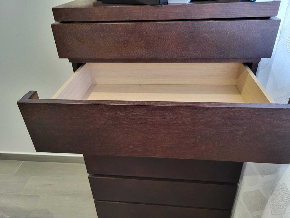 Conjunto Cama de casa com mesas de cabeceira e camiseiro