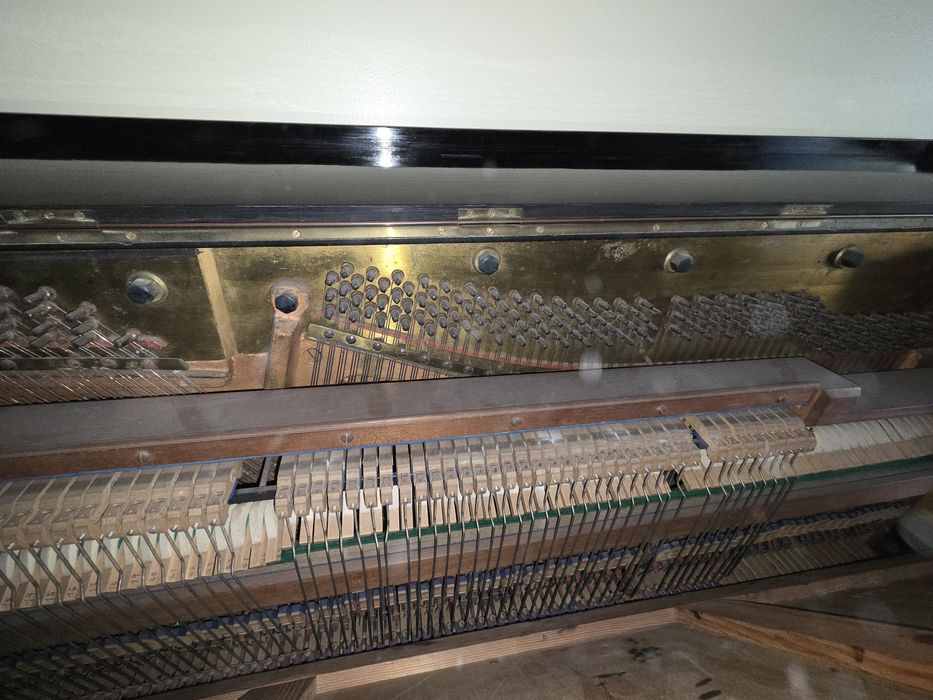 Piano vertical antigo August Dassel