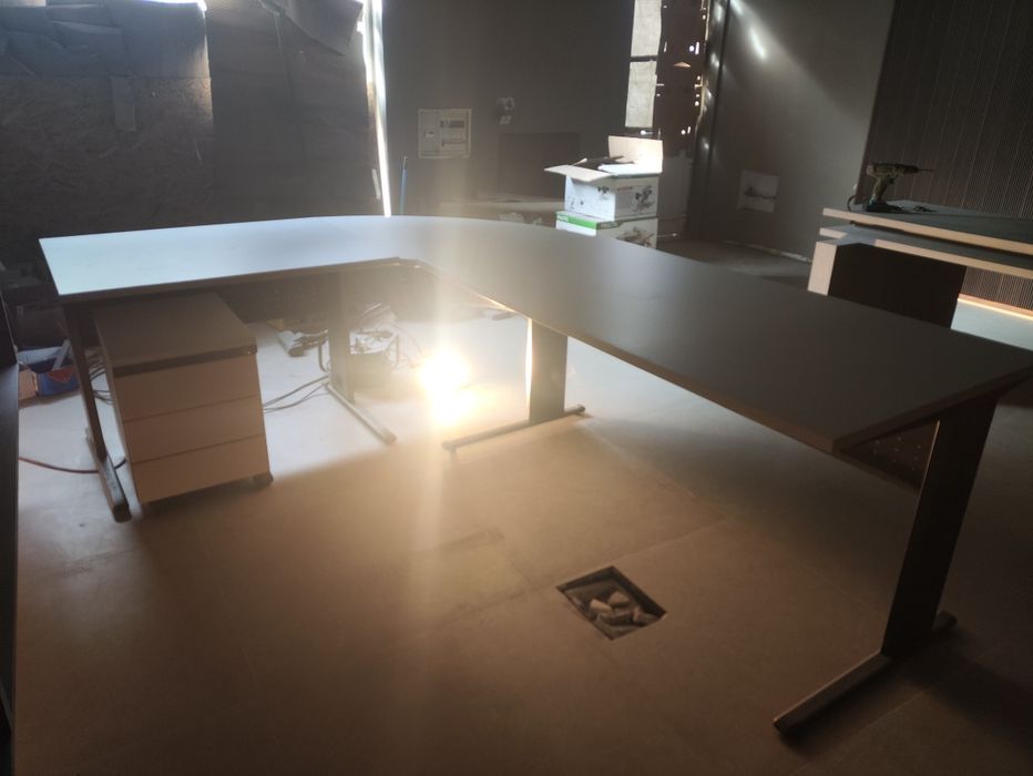 Secretária em L em bom estado