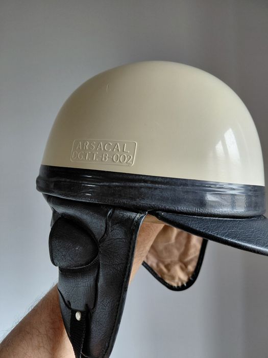 Capacete  muito antigo  mas todo restaurado
