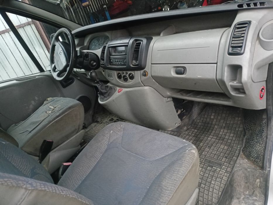 Renault Trafic 8 osobowy 1.9dci Vivaro primastar