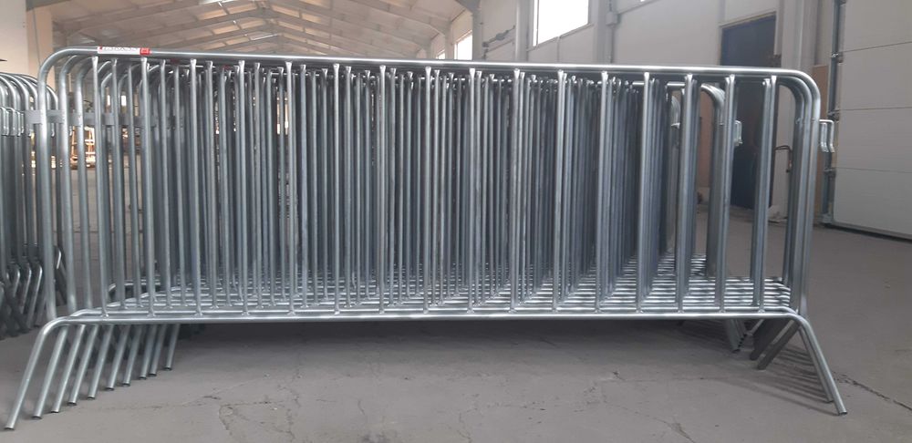 barierka drogowa U20, wygrodzenie budowy, ogrodzenie tymczasowe,