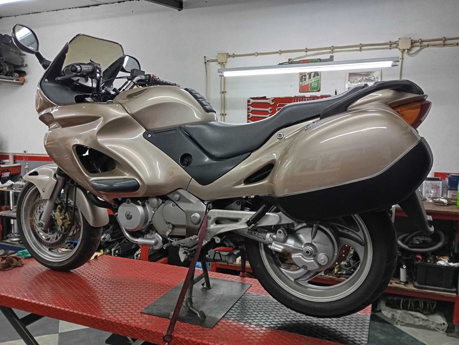 Honda NT 650 ano 2000