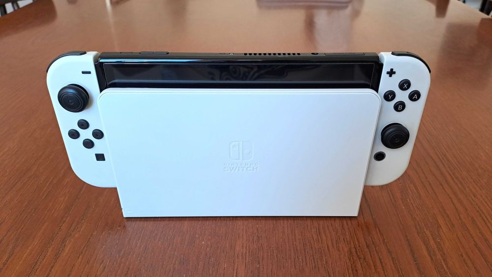 Nintendo Switch OLED Branca C/Nova + Mala Portátil + Vidro Protetor + Thumb Grips