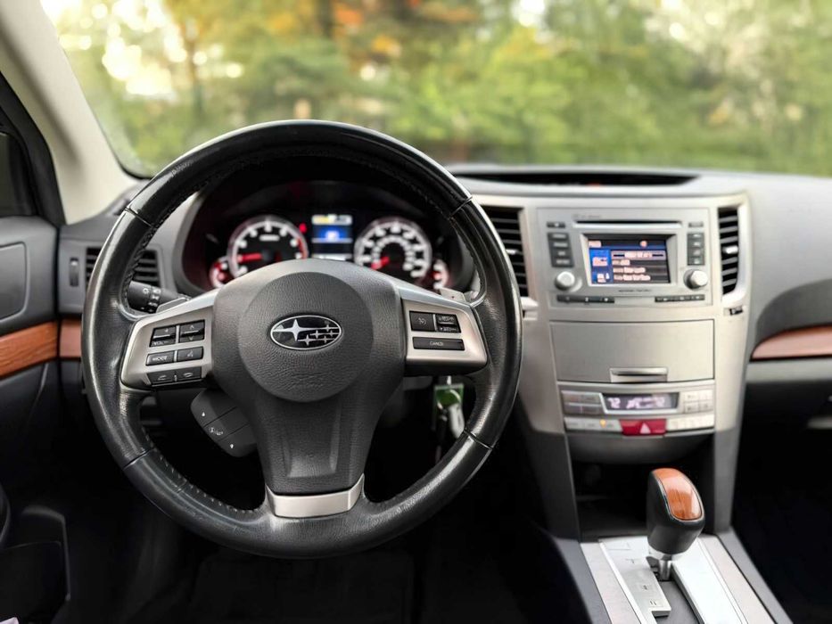 Subaru Outback 2.5i Limited      2013