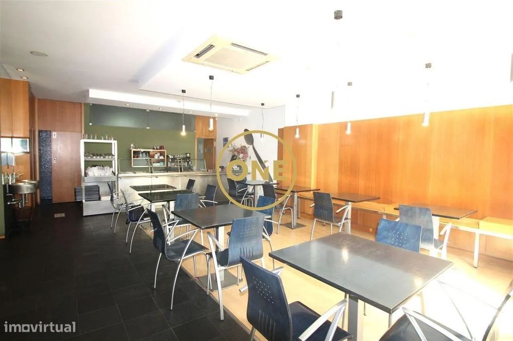 Restaurante self-service p/ trespasse, junto à C. Munic. de V. N. F.