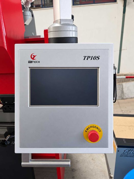 Quinadora CNCCOLGAR 40T-1200 com sistema NC Delem TP10