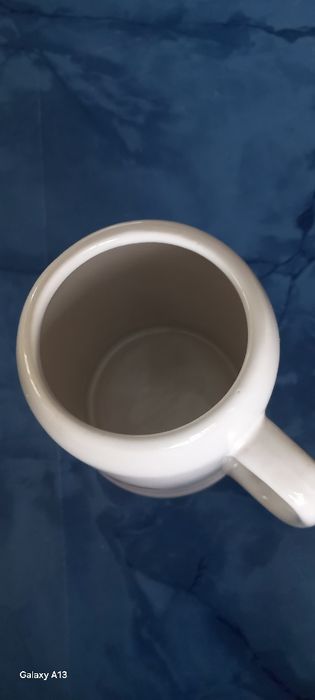 Caneca de cerveja tipo alemã.