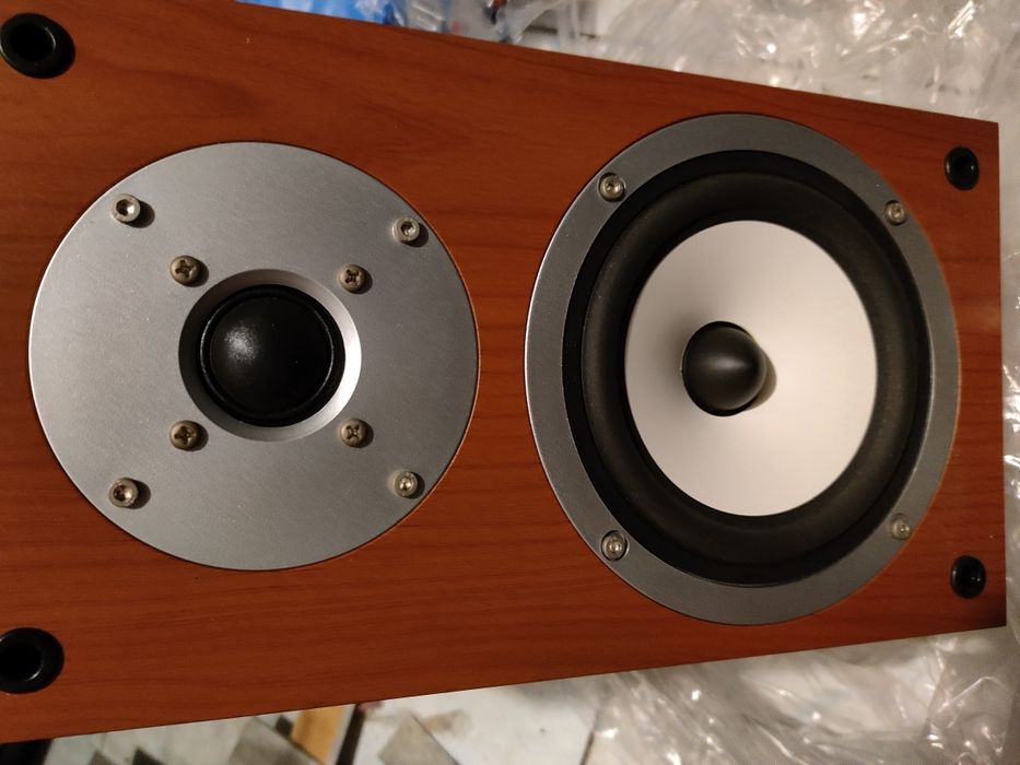 Kolumny głośnikowe akira