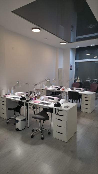 Stanowisko manicure i pedicure do podnajęcia