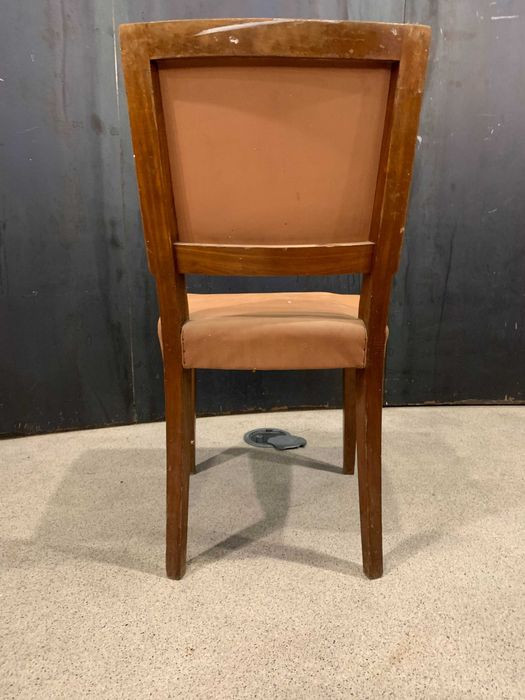 Cadeira olaio beje antiga vintage de madeira e estofo