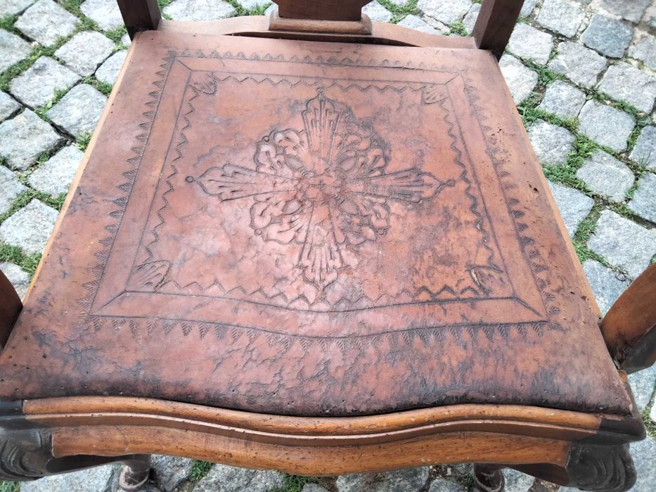 2 Cadeiras clássicas, para reparação a gosto