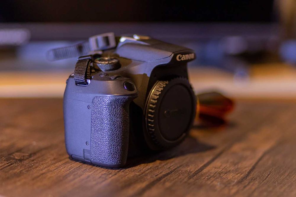 CANON EOS 2000D - 24MP