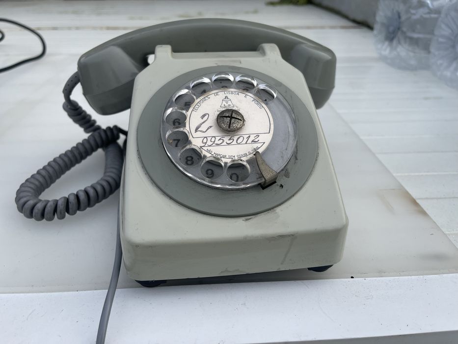 Telefone fixo antigo