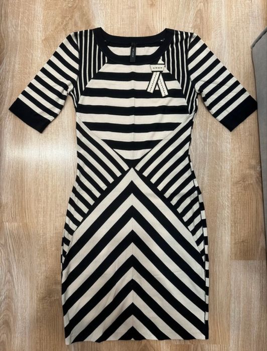 Sukienka Marc Cain, modelująca, S