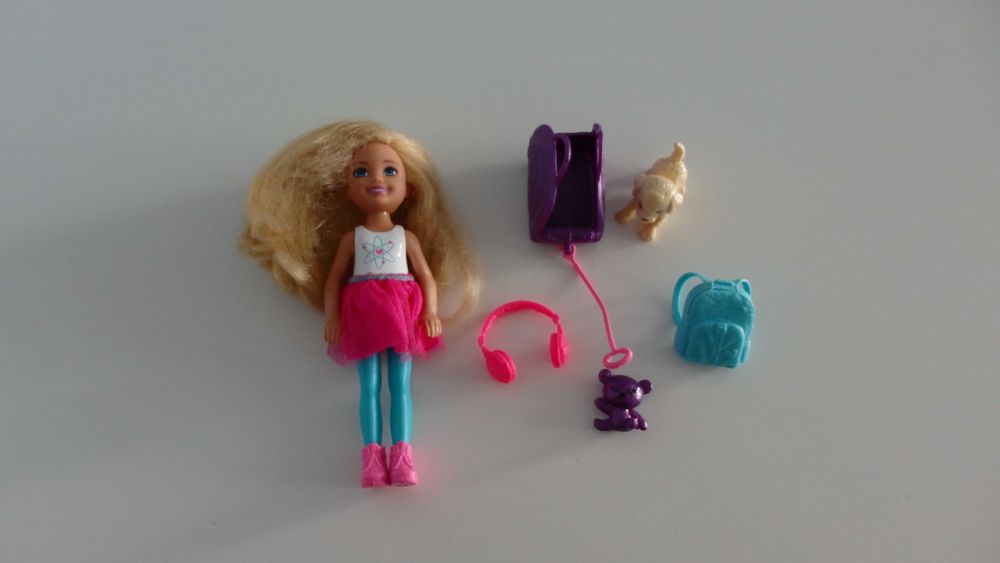 MATTEL Barbie Chelsea w podróży FWV20
