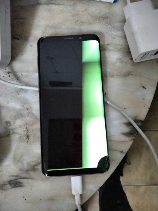 2 ou 5 telemóveis para peças ou reparação e um vidro