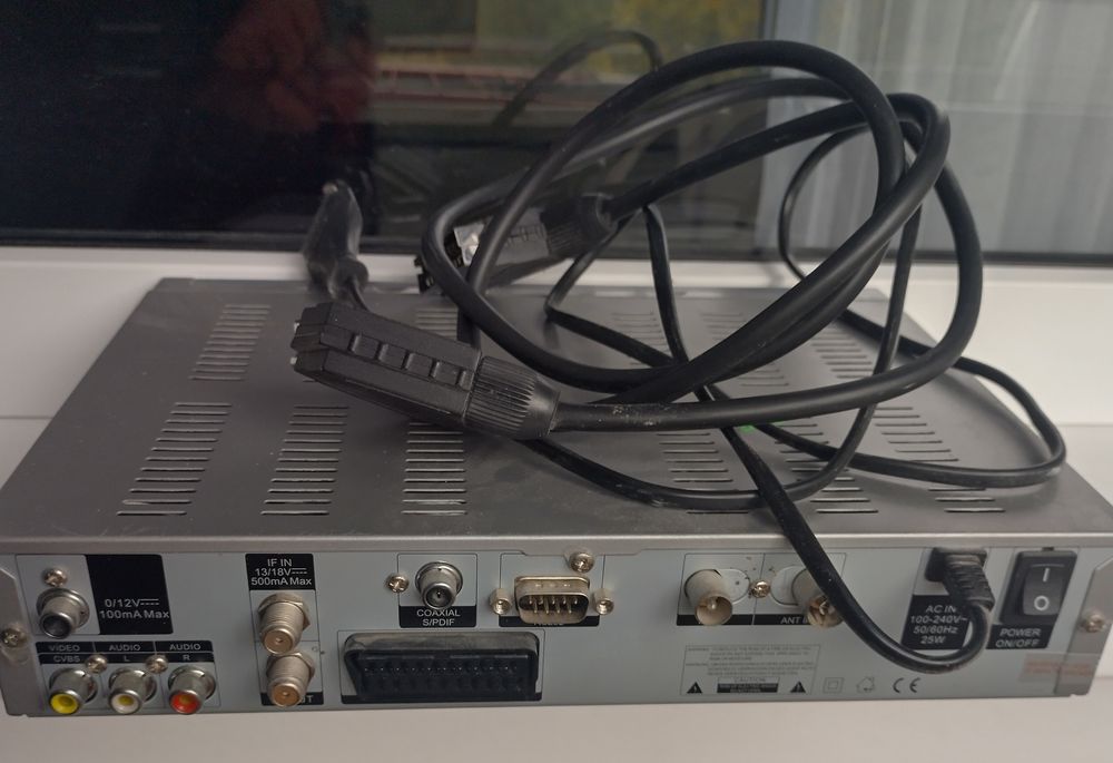 Супутниковий ресивер Eurosky DVB-3023 Super  і медіаплеєр   BBK DV4 38SI