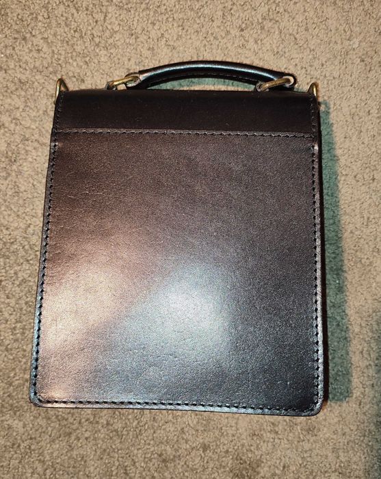 Bolsa em Pele Genuína –  22 x 18 x 8 cm(ou troco)