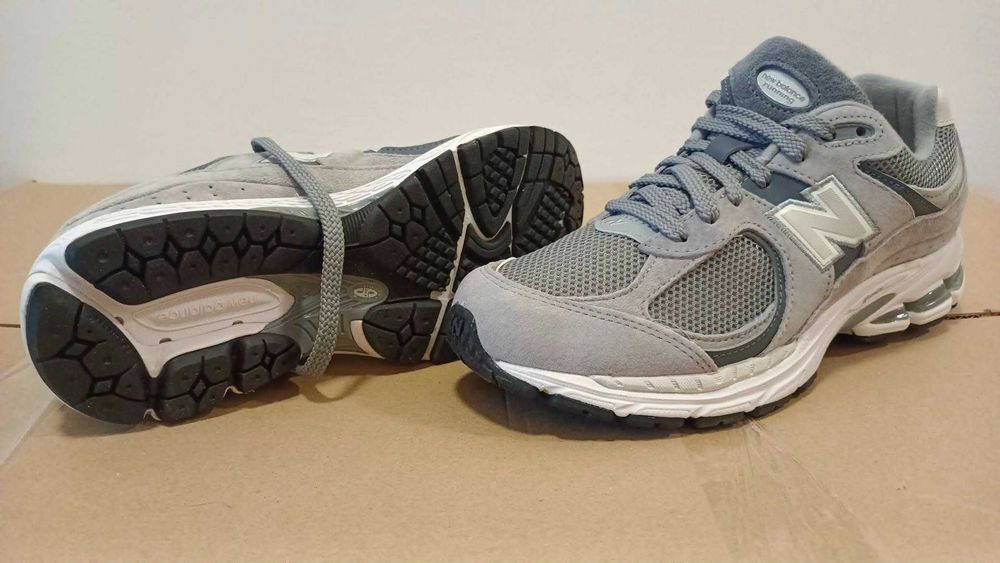 Jeden but New Balance M2002 lewy 41,5