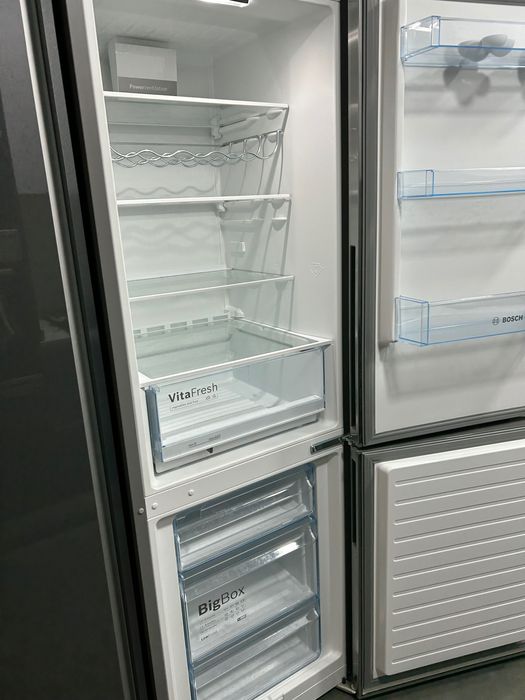 Frigorífico combinado Bosch com avaria mas com compressor novo