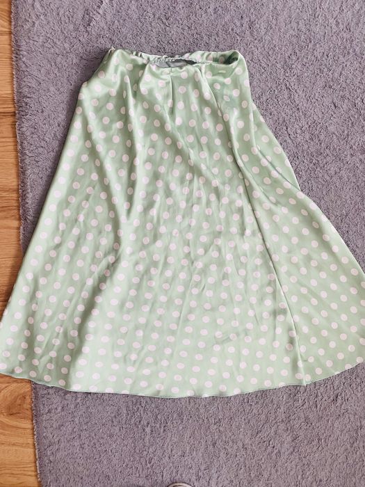 Mietowa spodnica w groszki satyna