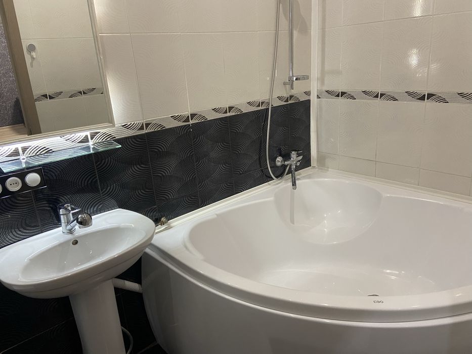 Здам 2-к квартиру на площі Володимира Великого