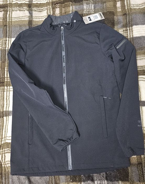 Продам куртку hummel.